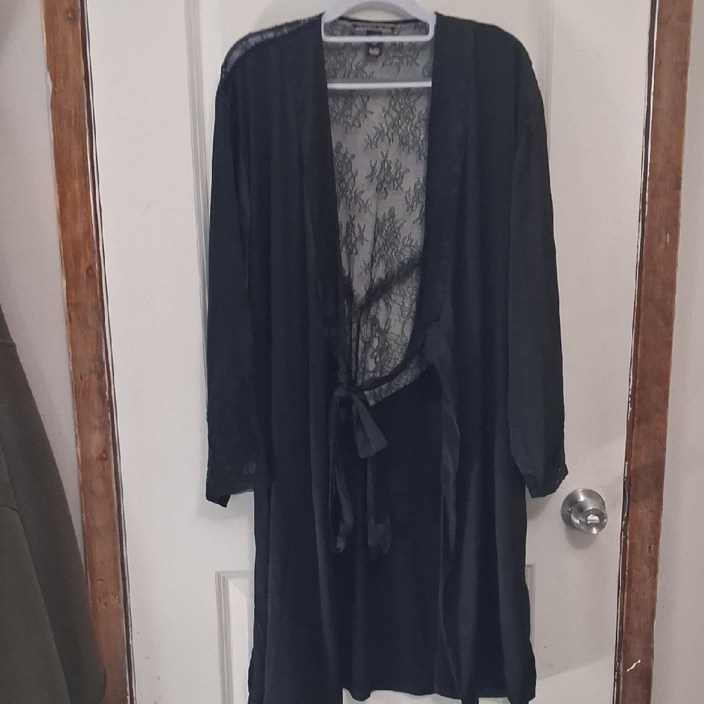 Victoria's Secret Black Robe Luxurious Intimates Sleepwear